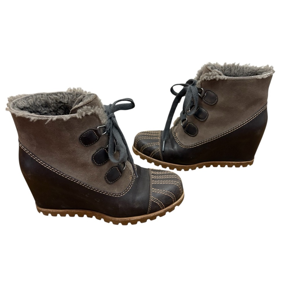 UGG Alasdair Women's Tan and Brown Wedge Boots